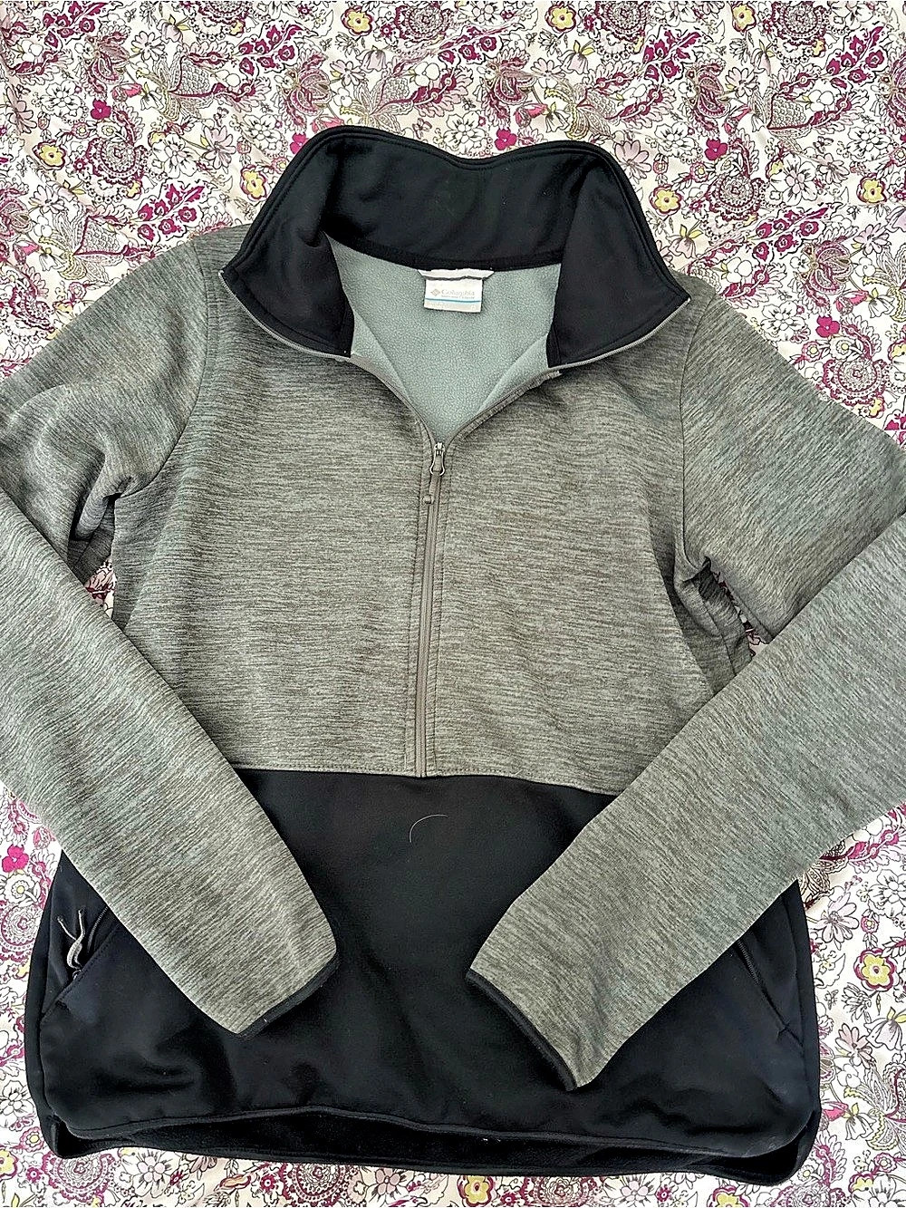 Columbia Women's Gray & Black Zip Jacket Size Medium